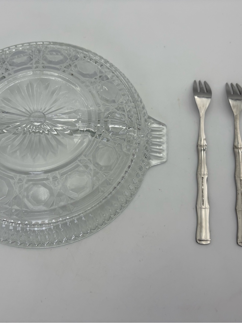 Vintage Federal Glass Windsor Pattern Divided Serving Bowl with Handle - 2 Forks - Picture 4 of 10